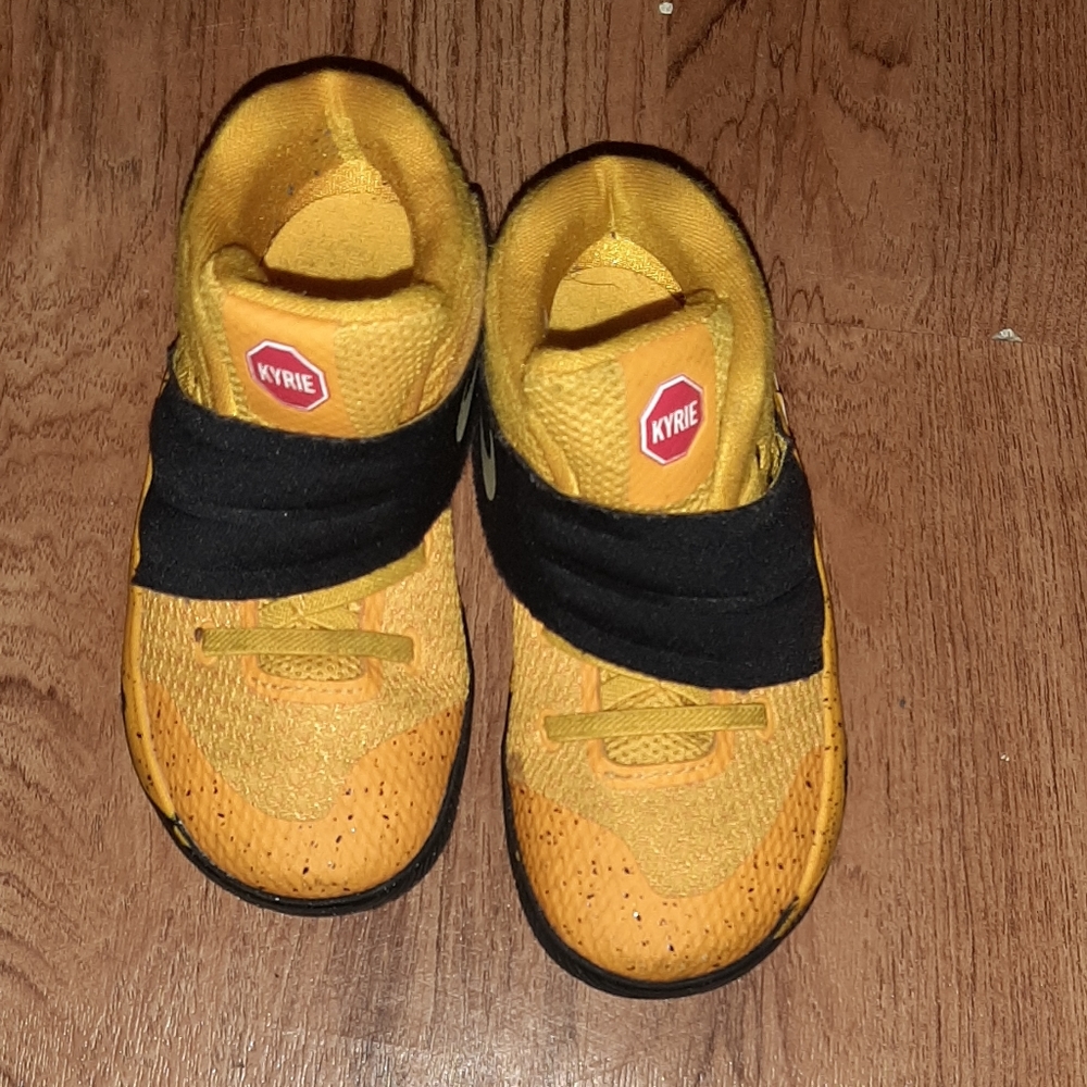 Nike Kyrie 2 toddler 9c